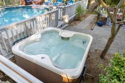 Sesuit Harbor Hideaway - Image 4