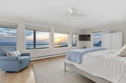 Seaside Waterfront Estate - Image 4