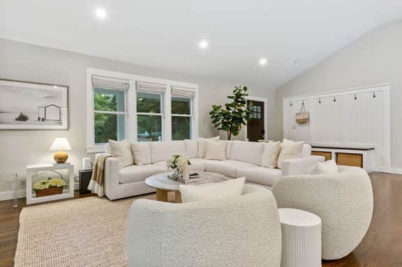 Salt Water Retreat - Image 5