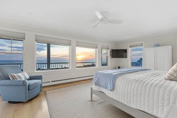 Seaside Waterfront Estate - Image 4