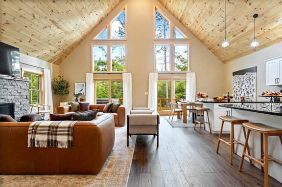 Lollapalooza Lodge - Image 2